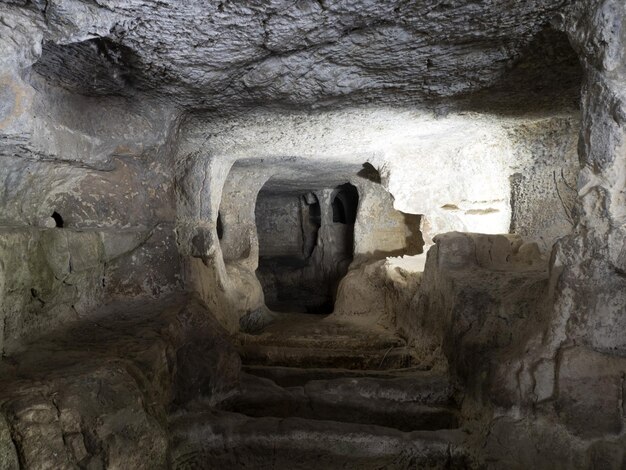 Cava Dispica Catacombs Larderia grot in Sicilië Italië