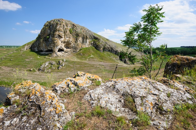 Photo cave in toltre near the butesti village, moldova