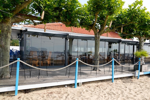 Cazaux La TestedeBuch in de baai van Arcachon met houten restauranthut en toegang tot het zeemeerstrand