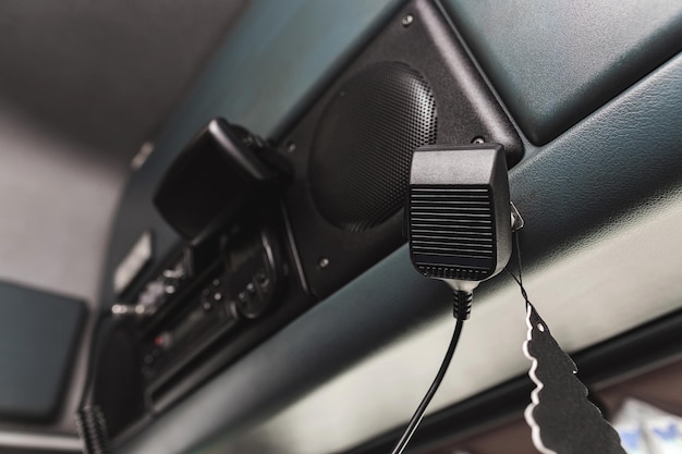 CB-radio met microfoon in de vrachtwagen