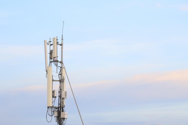 Foto torre di telefonia cellulare e rete internet ad alta velocità