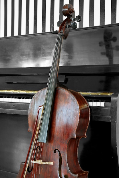 Cello dichtbij pianoclose-up