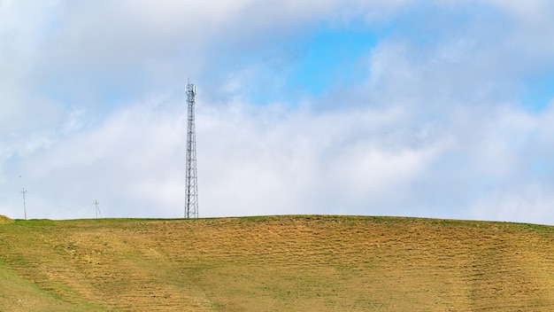 Антенна сотовой связи на холме