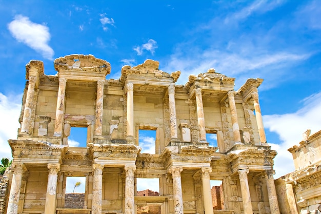 トルコのエフェソスの古代都市にあるケルスス図書館