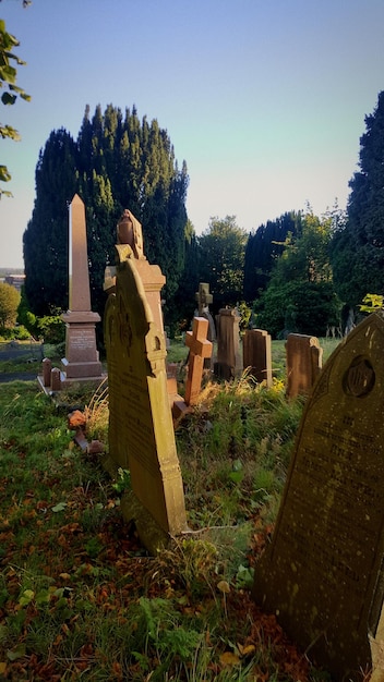 Foto cimitero contro il cielo