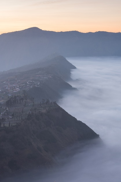 ブロモテンガースメル国立公園のブロモ山のCemoro lawang村