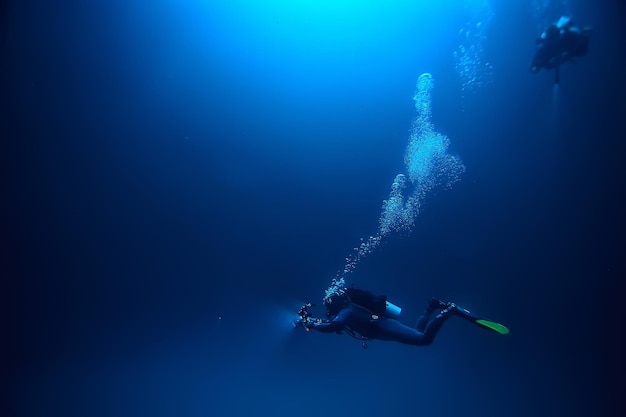 セノーテアンジェリータ、メキシコ、洞窟ダイビング、水中での極端な冒険、水霧の下での風景