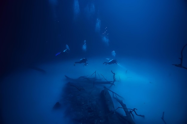 cenote angelita, mexico, grotduiken, extreem avontuur onder water, landschap onder watermist