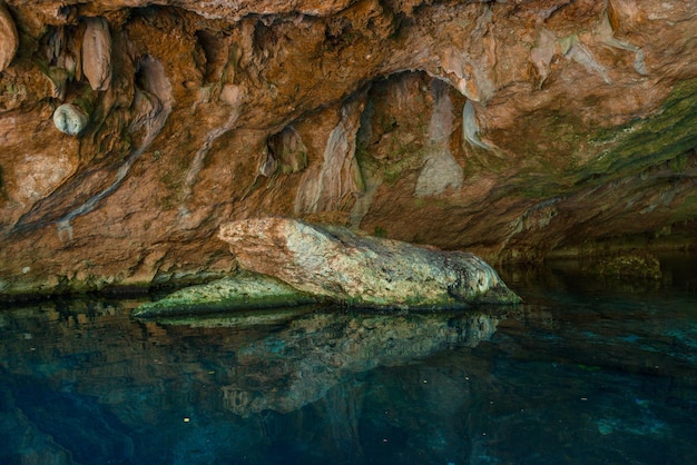 Cenote Dos Ojos met helderblauw water