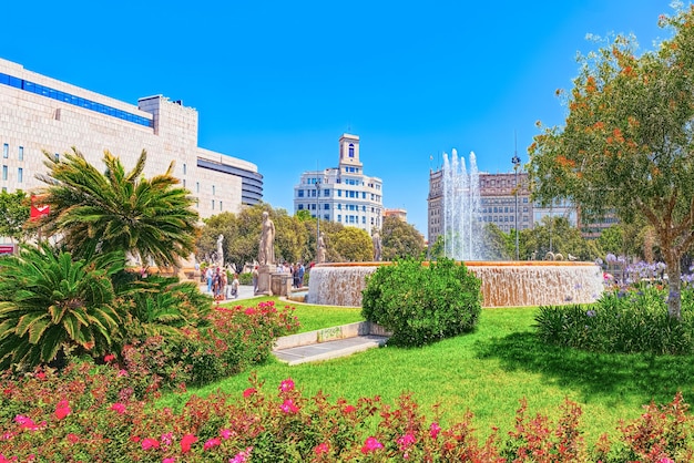 Centraal beroemd vierkant van Barcelona - Placa DE Catalunia. Het mooiste plein van de hoofdstad van Catalonië.