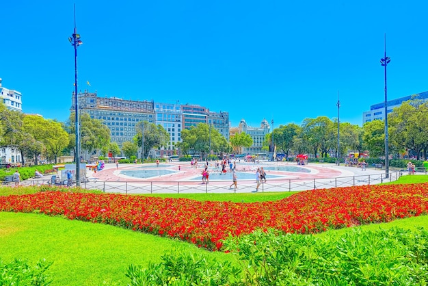 Photo central famous square of barcelona - placa de catalunia. the most beautiful square in the catalonia capital.