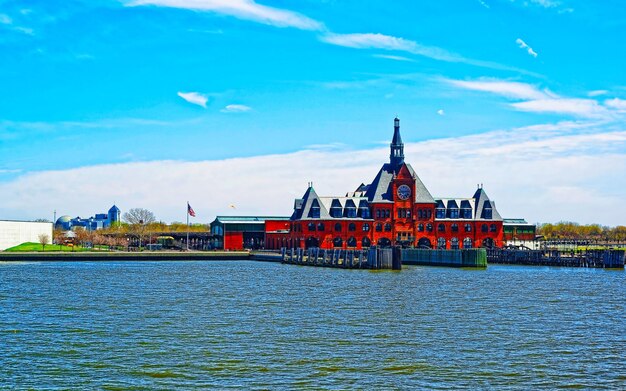 Centrale Spoorweg van New Jersey Terminal en Hudson River. Uitzicht vanaf Manhattan, New York van de VS. Skyline en stadsgezicht met wolkenkrabbers in de Verenigde Staten van Amerika, NYC, VS. Amerikaanse architectuur.