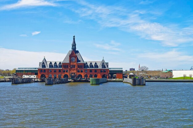 Centrale Spoorweg van New Jersey Terminal, VS, in Hudson Waterfront. Veerponten dienende boten.