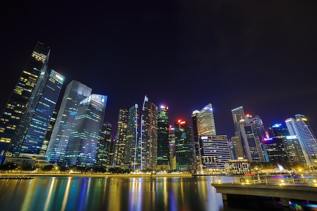 centrale zakenwijk gebouw van de stad Singapore in de nacht