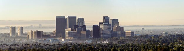 Photo century city skyline panorama on a hazy fall morning