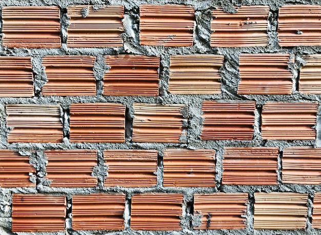Стена из керамических блоков на растворе