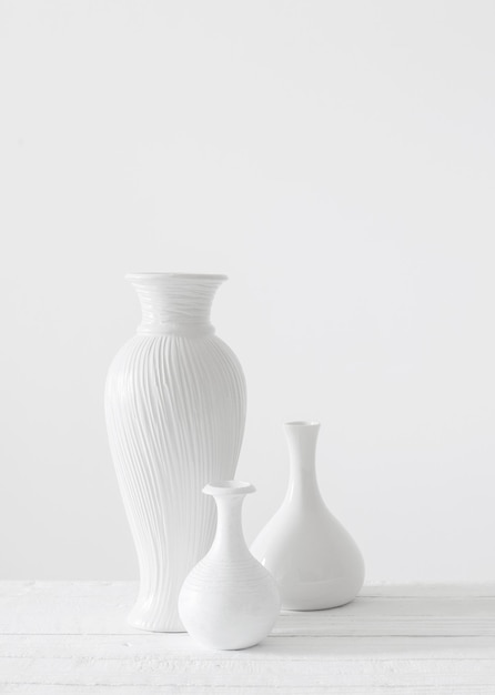 Photo ceramic white vases on white background