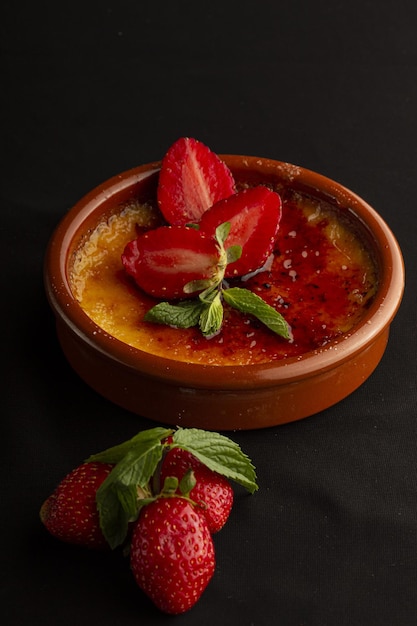 cereme brulée met aardbei