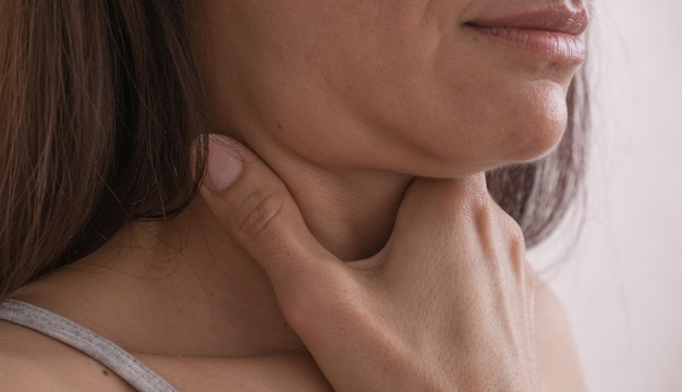 Foto cervicale lymfadenitis van de rechterzijde bij een vrouw