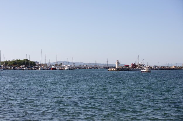 Cesmealti urla izmir 七面鳥の小さな海からの眺め