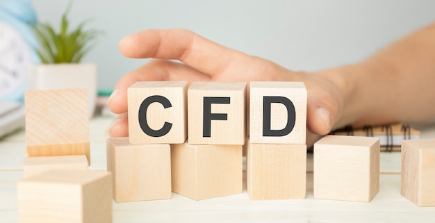 CFD-글자가있는 나무 블록의 약어, 차액 계약 CFD 투자 개념