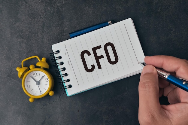 CFO расшифровывается как финансовый директор.