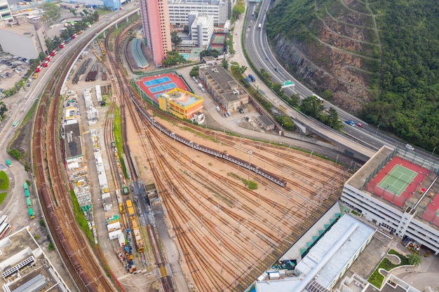 Chai Wan, Hong Kong 02 mei 2019: Drone vliegt over het treinstation van Hong Kong