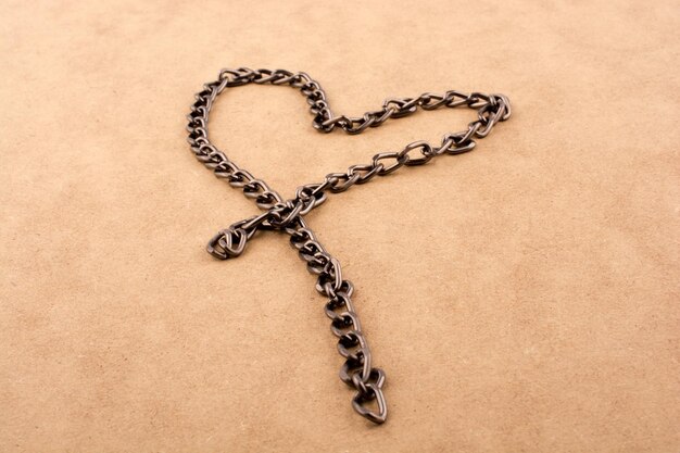 Chain form a heart shape