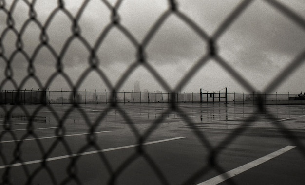 Photo chainlink fence against sky