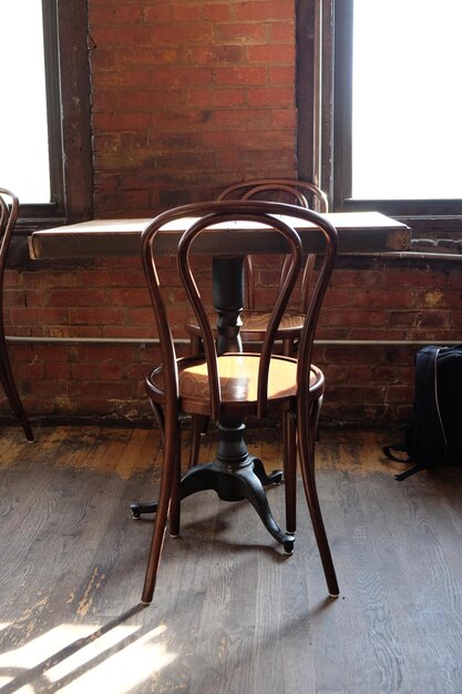 Photo chairs and table at coffee shop