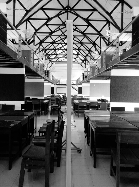 Photo chairs and tables in university building