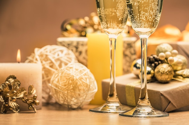 Premium Photo | Champagne glasses with christmas decorations