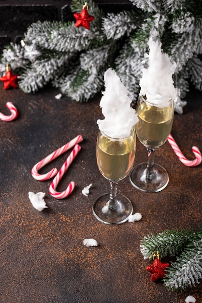 Champagne glasses with cotton candy