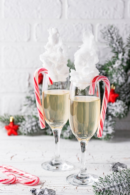 Champagne glasses with cotton candy