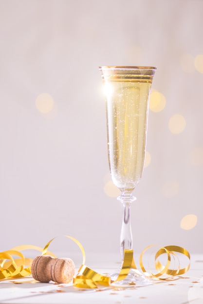 Champagne klaar om in het nieuwe jaar, kerstkaart, Kerstmis te brengen