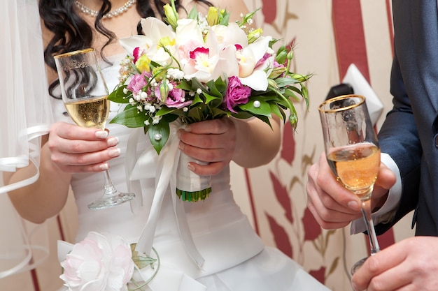 写真 結婚式のシャンパン