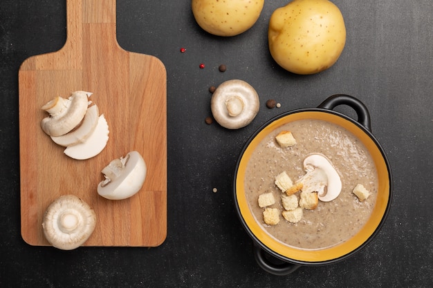 Champignon mushroom cream soup in a black bowl