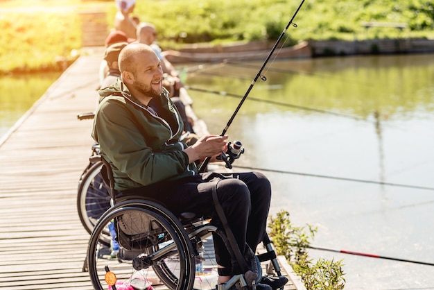 Campionato di pesca sportiva tra persone con disabilità.