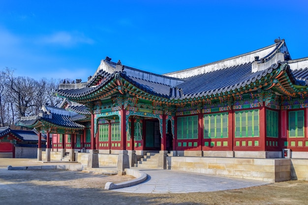 Il palazzo di changdeokgung a seoul, in corea del sud, è una popolare attrazione turistica dell'asia