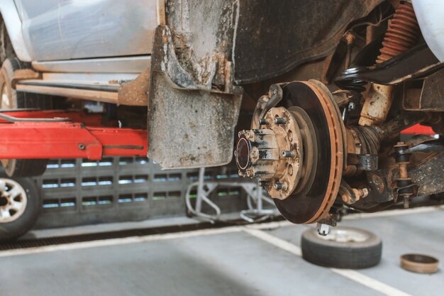 Changing wheels on a car garage 