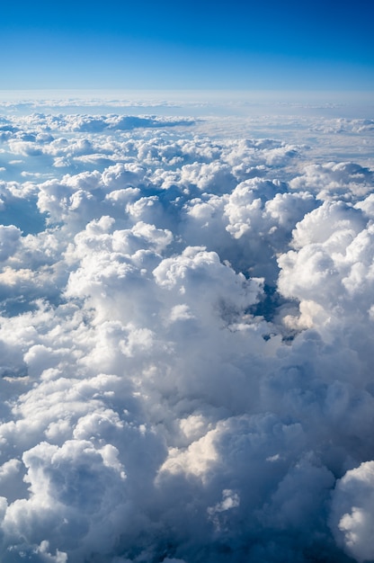 Photo chaotic storm cloudscape from above