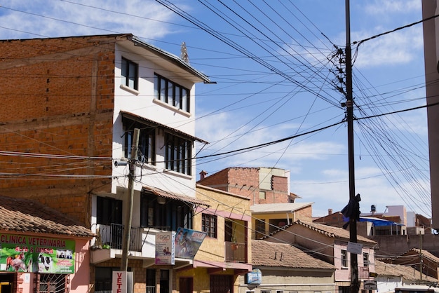 Foto chaotische straat uit sucre bolivia slum gebied boliviaanse stad