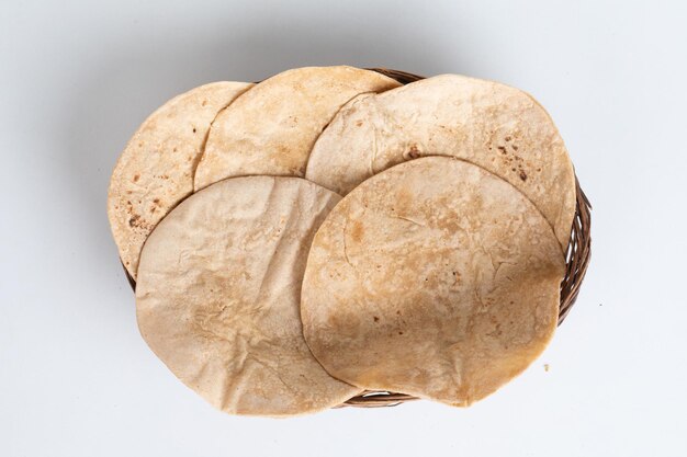 Photo chapati / tava roti/ roti also known as indian bread or fulka/phulka.