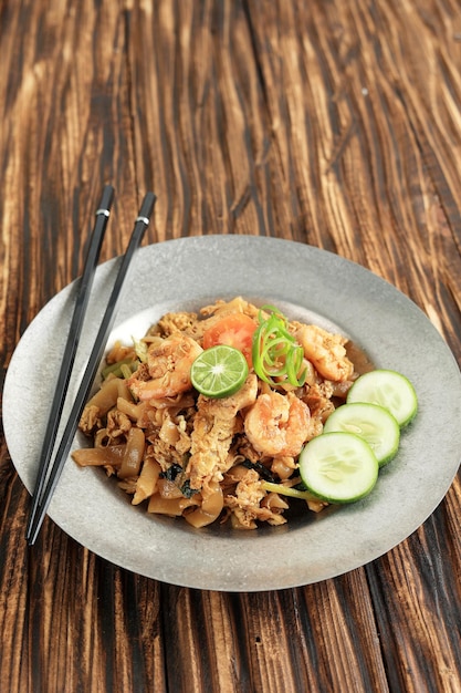 Char Kuey Teow of Kwetiaw met grote garnaal