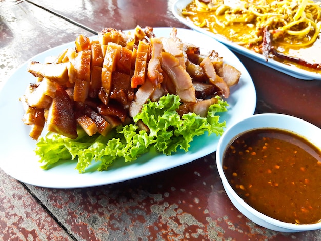 Charcoal boiled pork neck and sauce