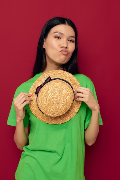 Photo charming young asian woman in a green tshirt gesturing with his hands fun studio model unaltered