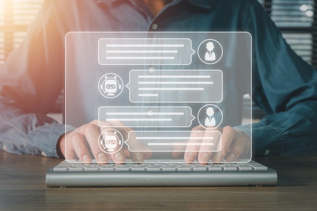 Chat GPT Chat bot assistent Persoon typing toetsenbord computer op het bureau met Chat GPT icoon op virtueel scherm AI-technologie om mensen te helpen werken