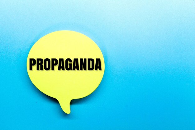chatbox met het woord Propaganda of truc het concept van truc achter dingen