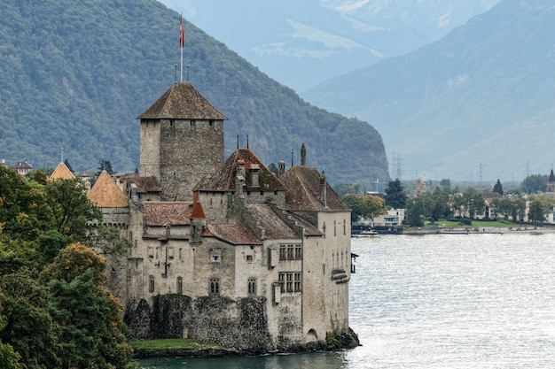 Шильонский замок в Монтрё, Швейцария