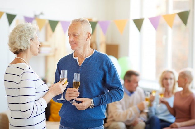 Chatten op feestje